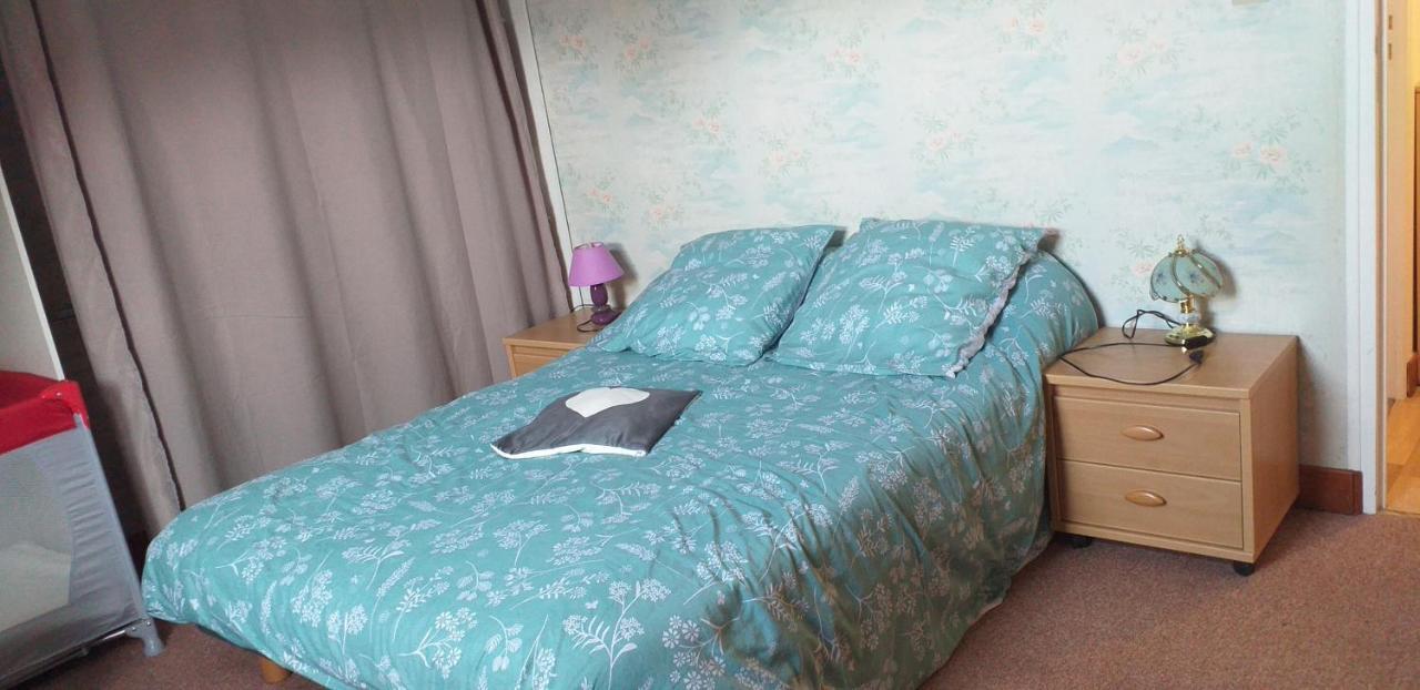 Maison Pour Nombreuses Personnes Pousseaux Exteriér fotografie