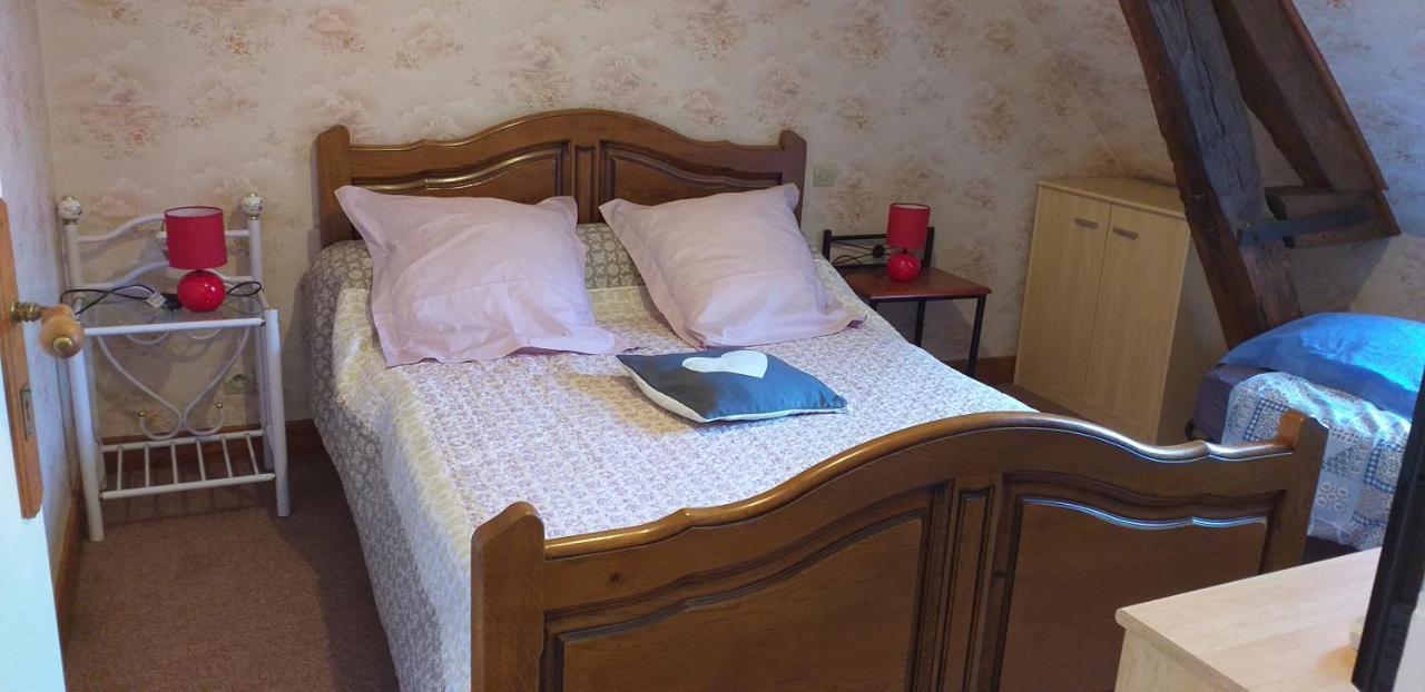 Maison Pour Nombreuses Personnes Pousseaux Exteriér fotografie