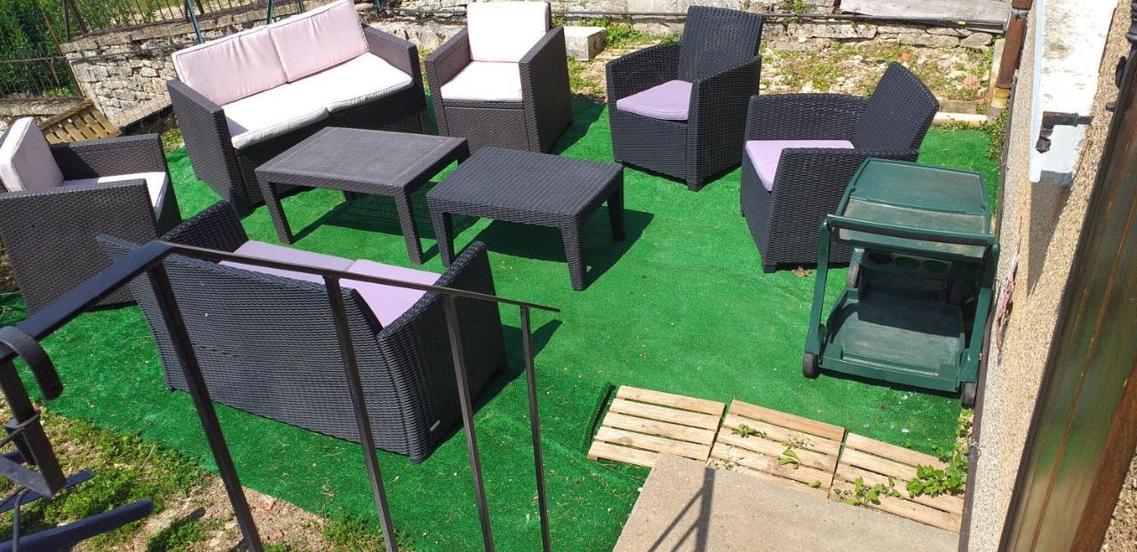 Maison Pour Nombreuses Personnes Pousseaux Exteriér fotografie